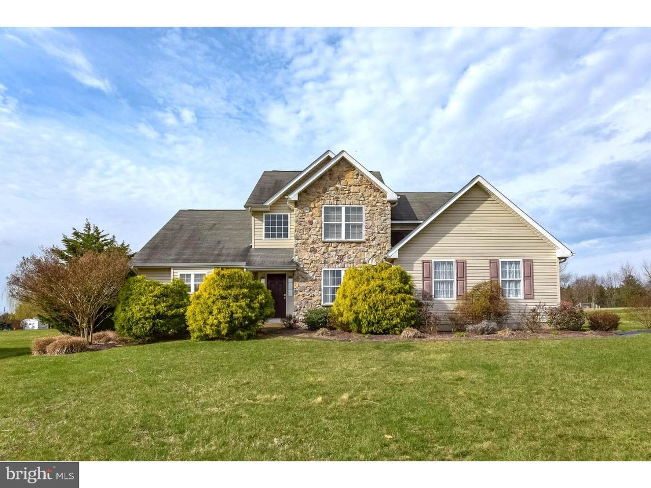 214 Thomas Court - Photo 1