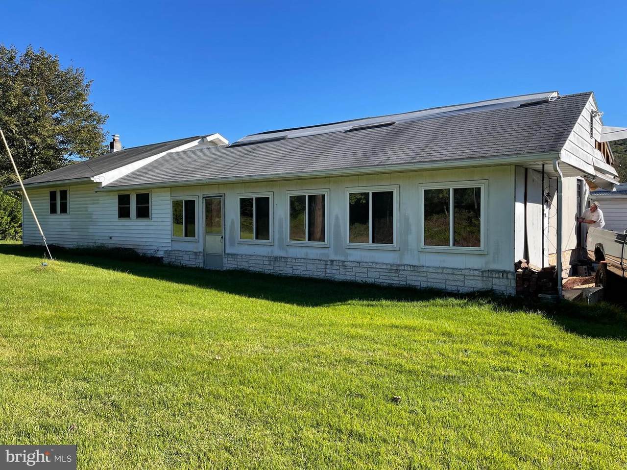 1880 Valley Road - Photo 1