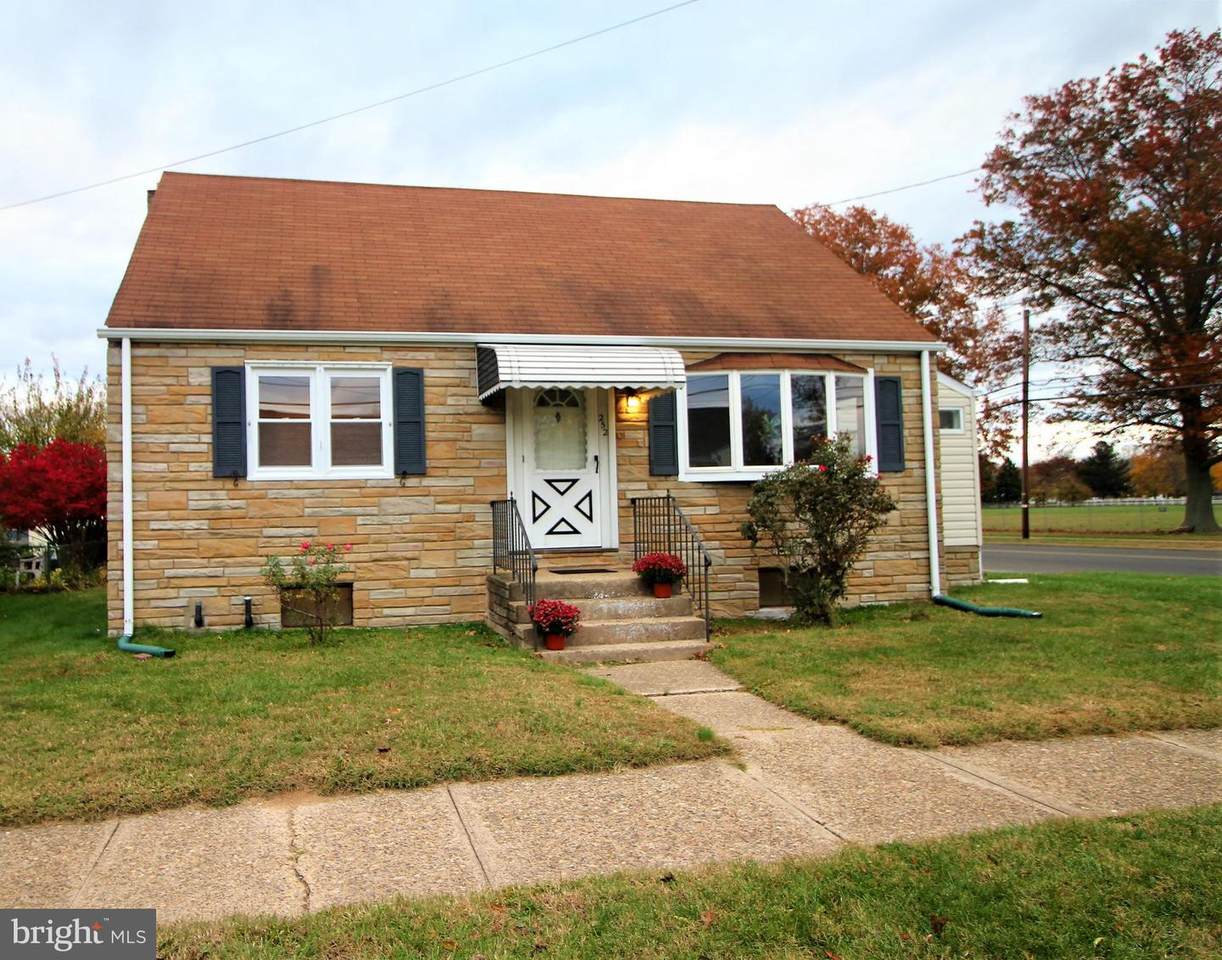 252 Steward Street - Photo 1