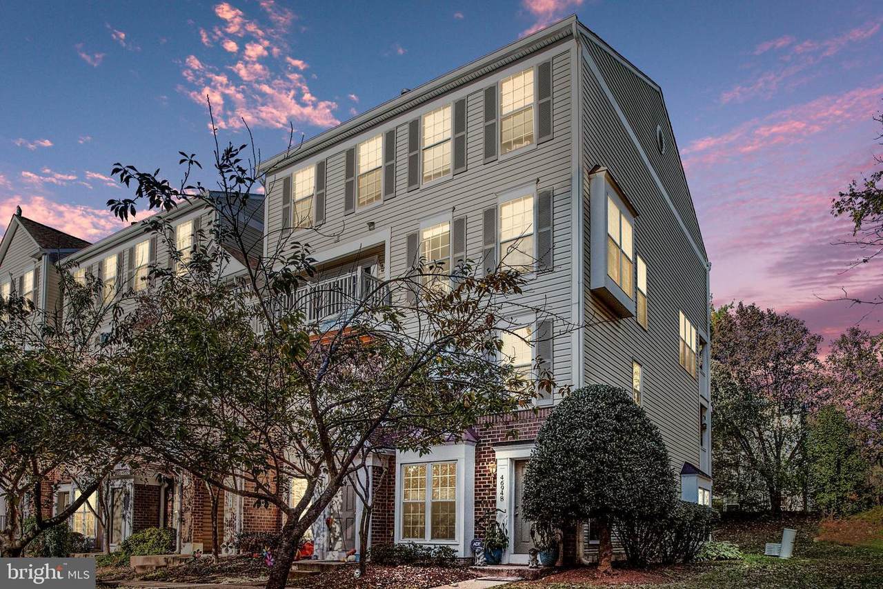 46948 Courtyard Square - Photo 1