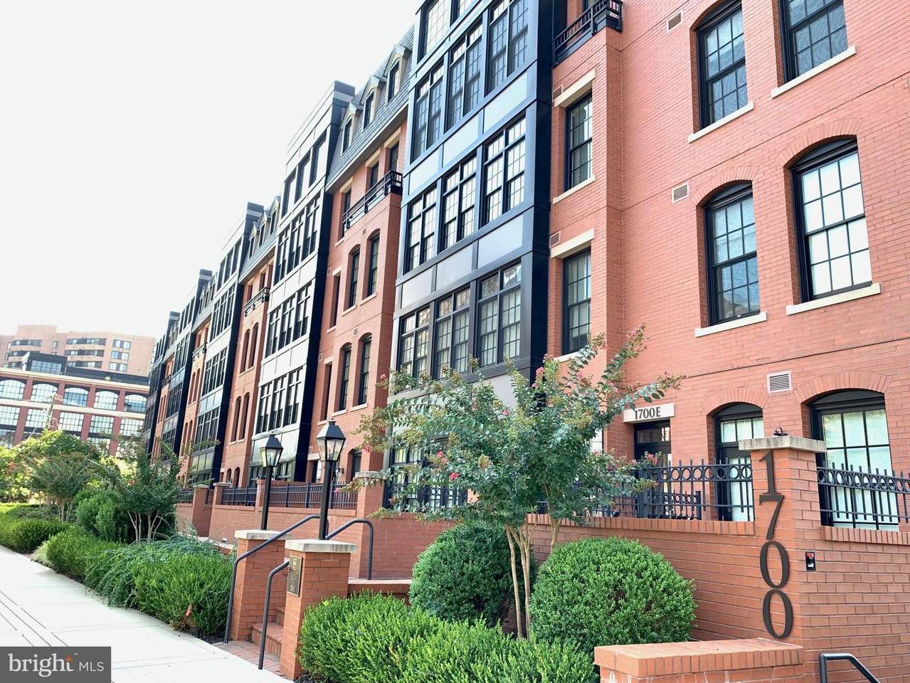 1700 Clarendon Boulevard - Photo 1