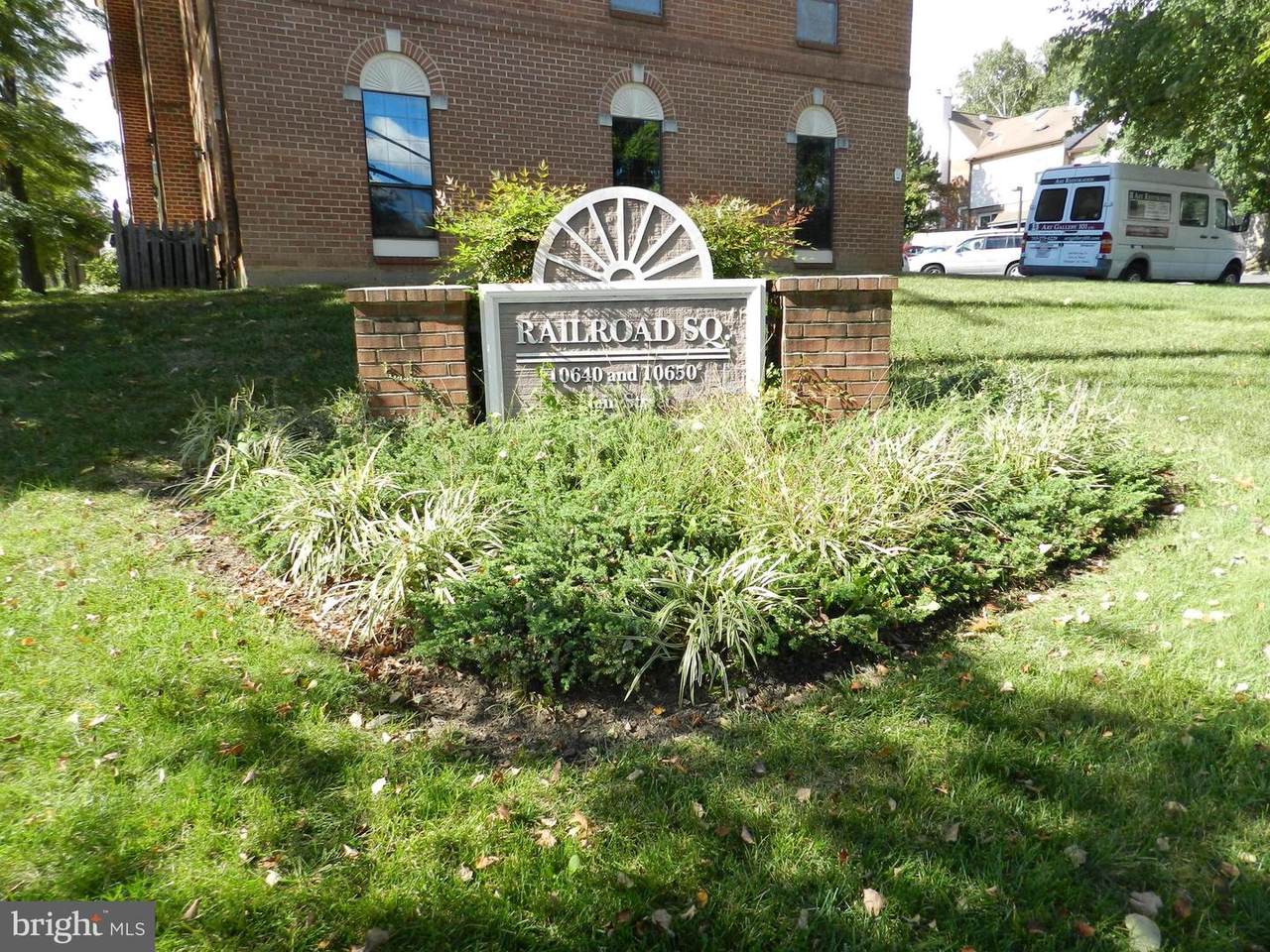 10640 Main Street - Photo 1