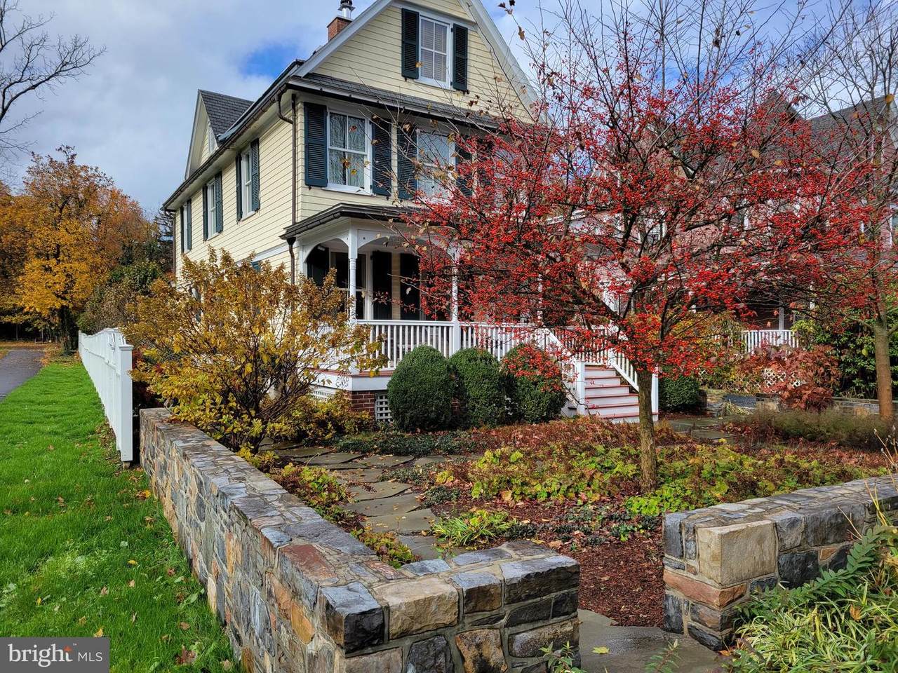 2727 Main Street - Photo 1