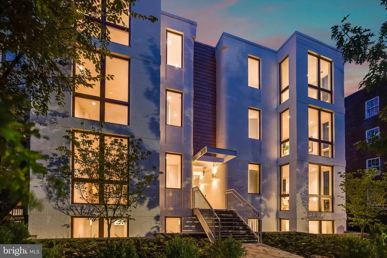 209 8TH Street - Photo 1