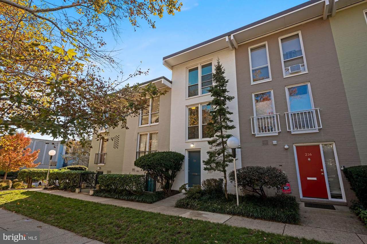 214 G Street - Photo 1