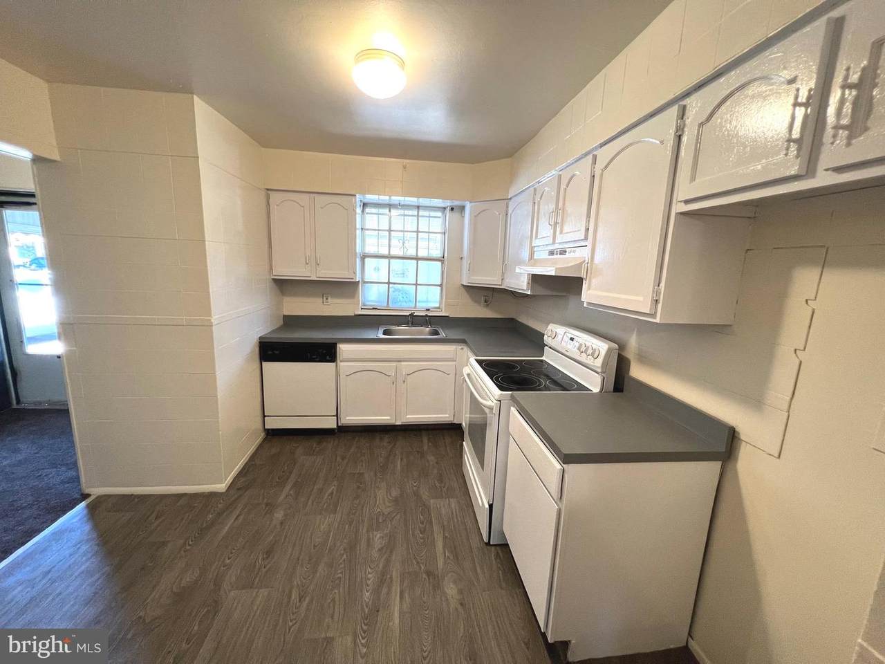 1530 Clifton Avenue - Photo 1