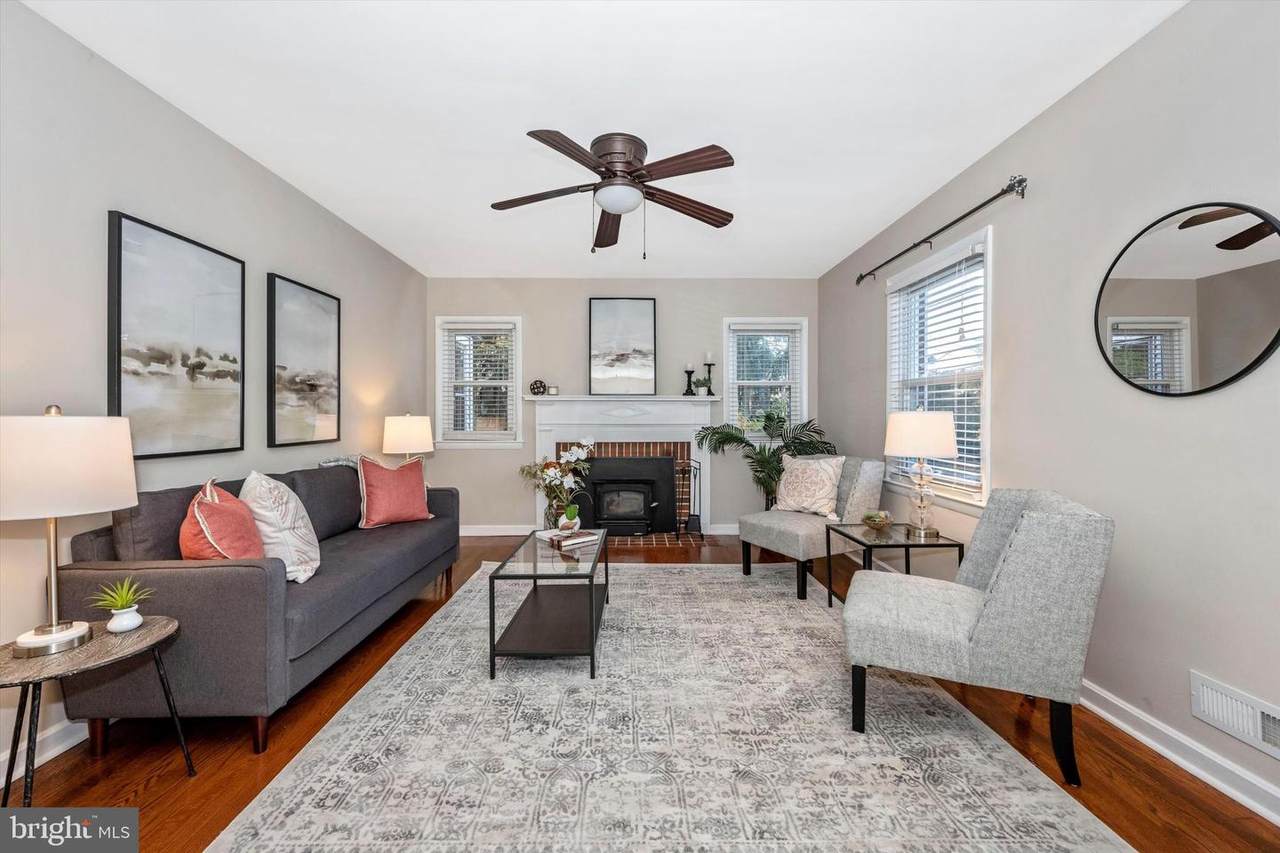 211 Cedar Avenue - Photo 1
