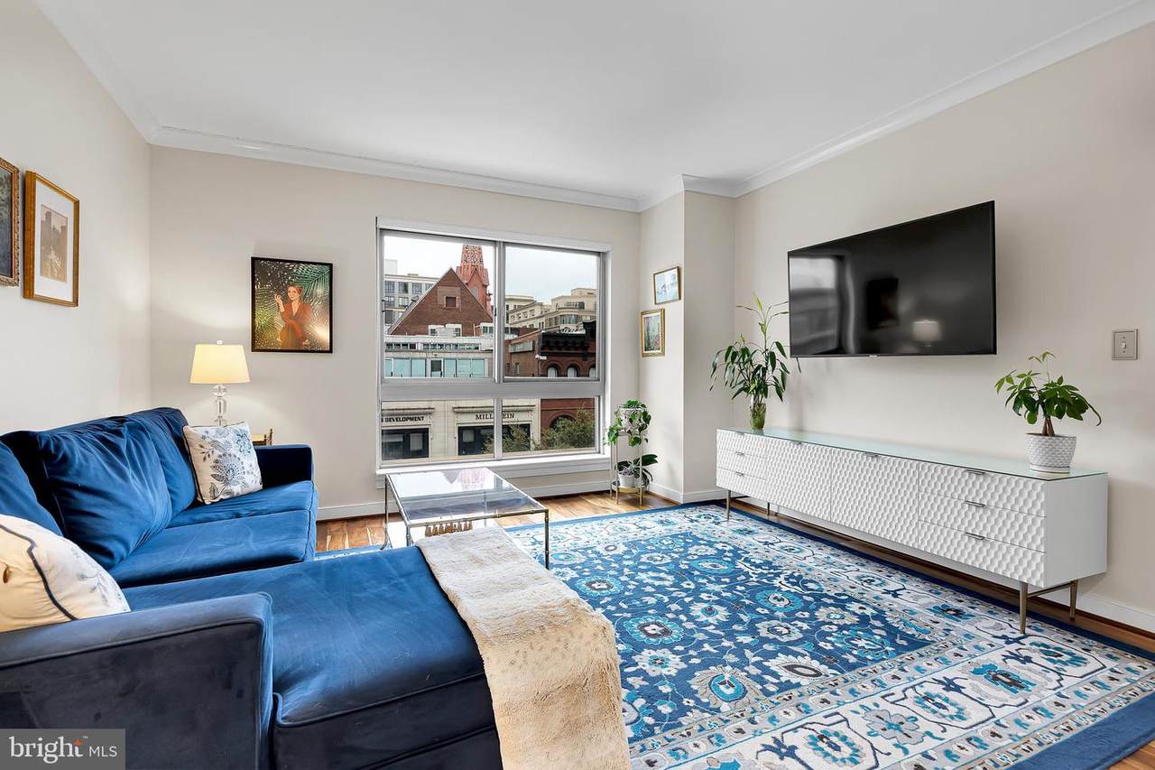 777 7TH Street - Photo 1