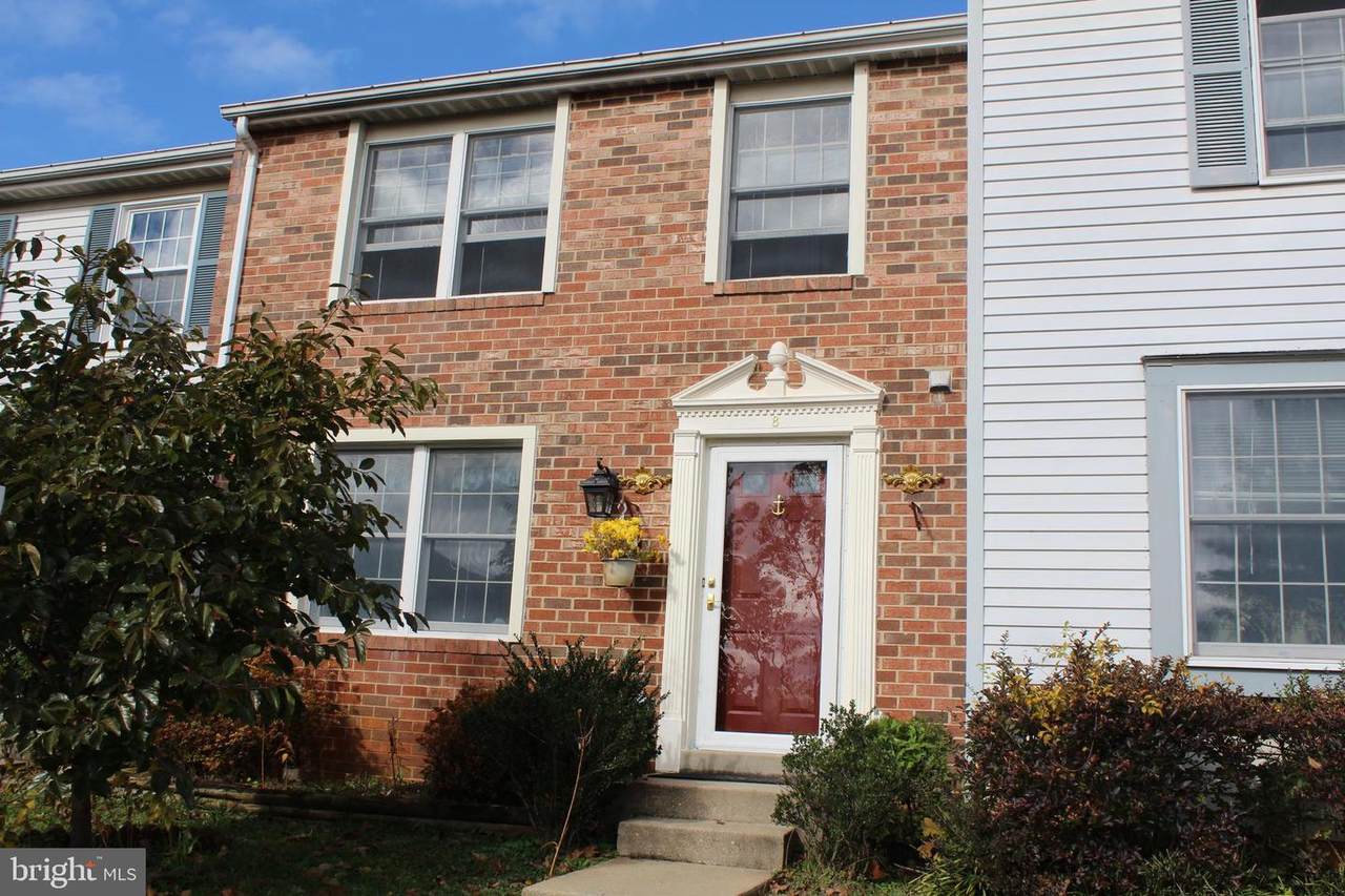 8 Farmcrest Court - Photo 1