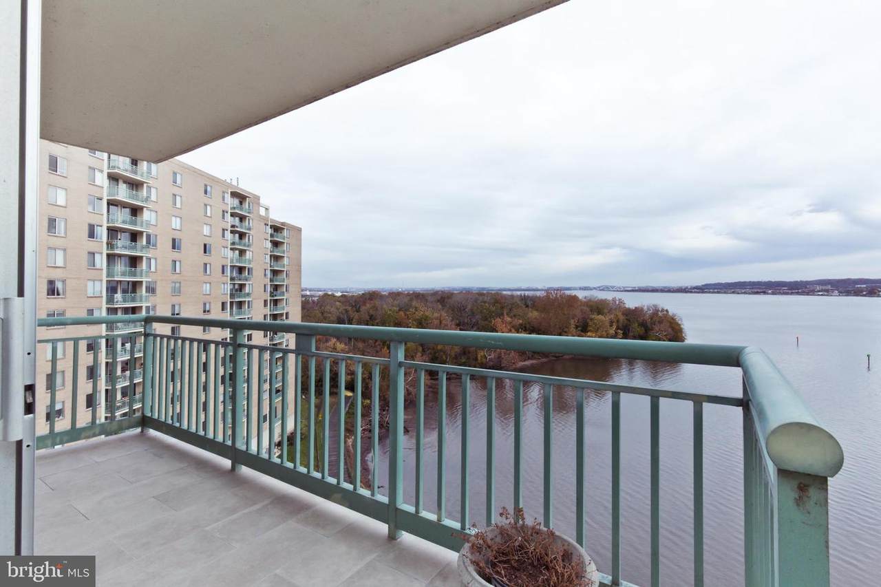 501 Slaters Lane - Photo 1