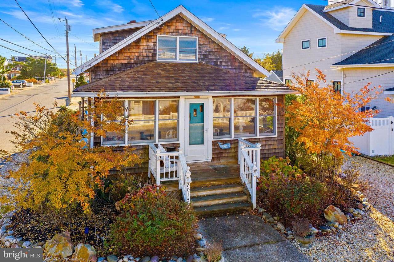 2015 Beach Avenue - Photo 1