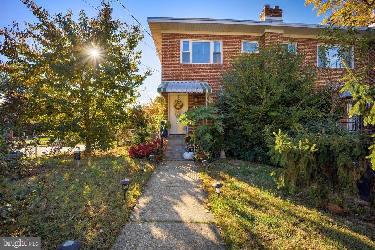 863 Neptune Avenue - Photo 1