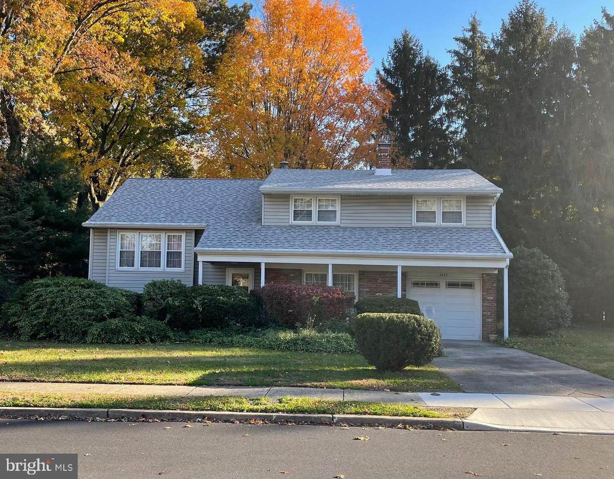 1607 Riversedge Drive - Photo 1
