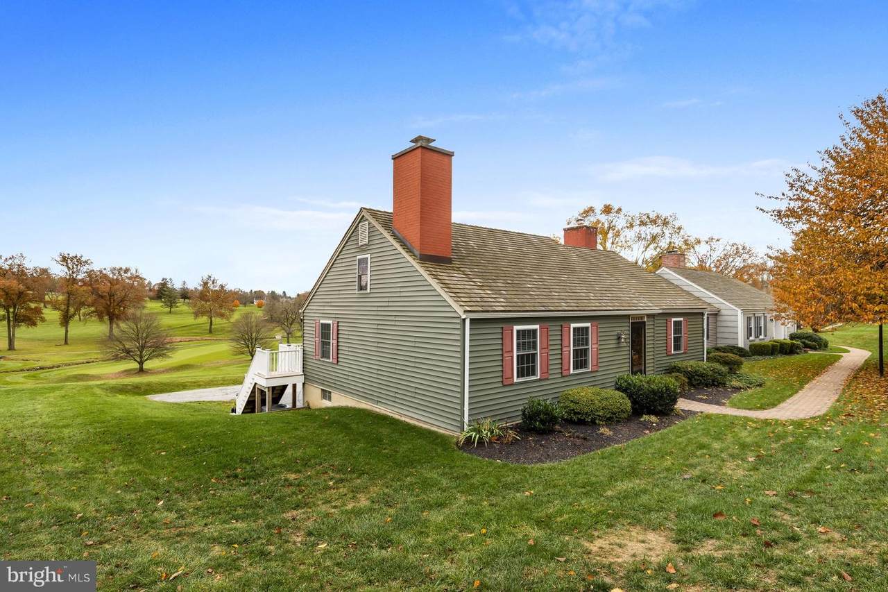 1108 Queens Way - Photo 1