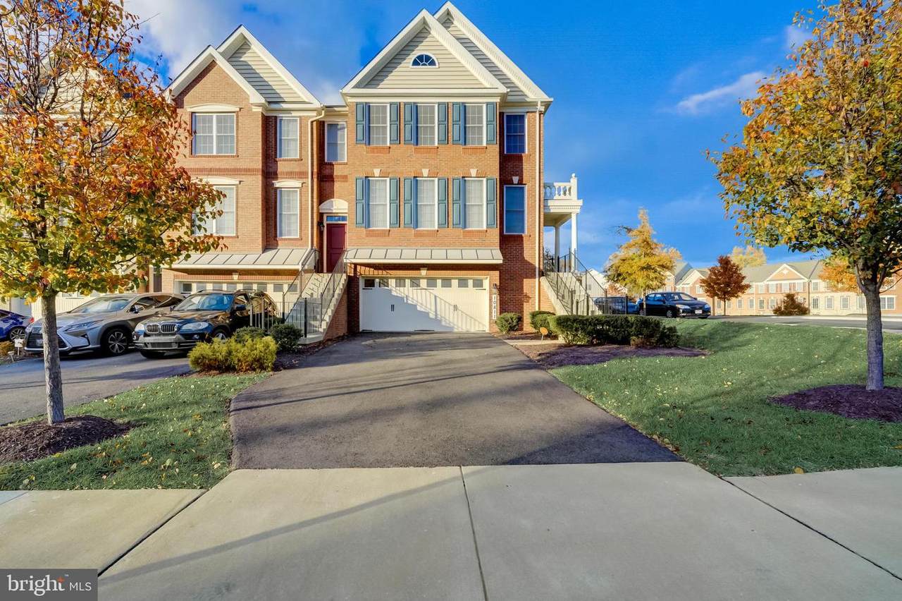 10811 Lariat Way - Photo 1