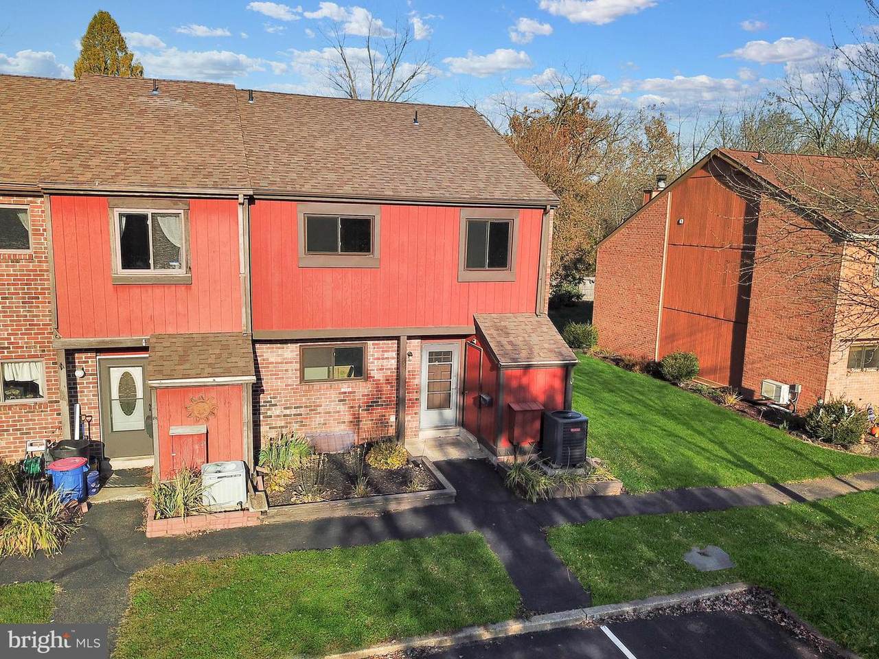153 Larchwood Court - Photo 1