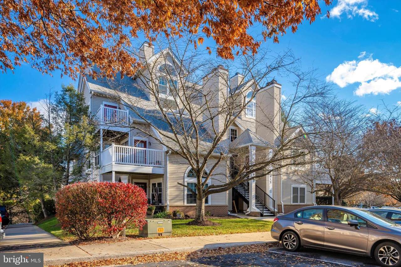 915 Hillside Lake Terrace - Photo 1