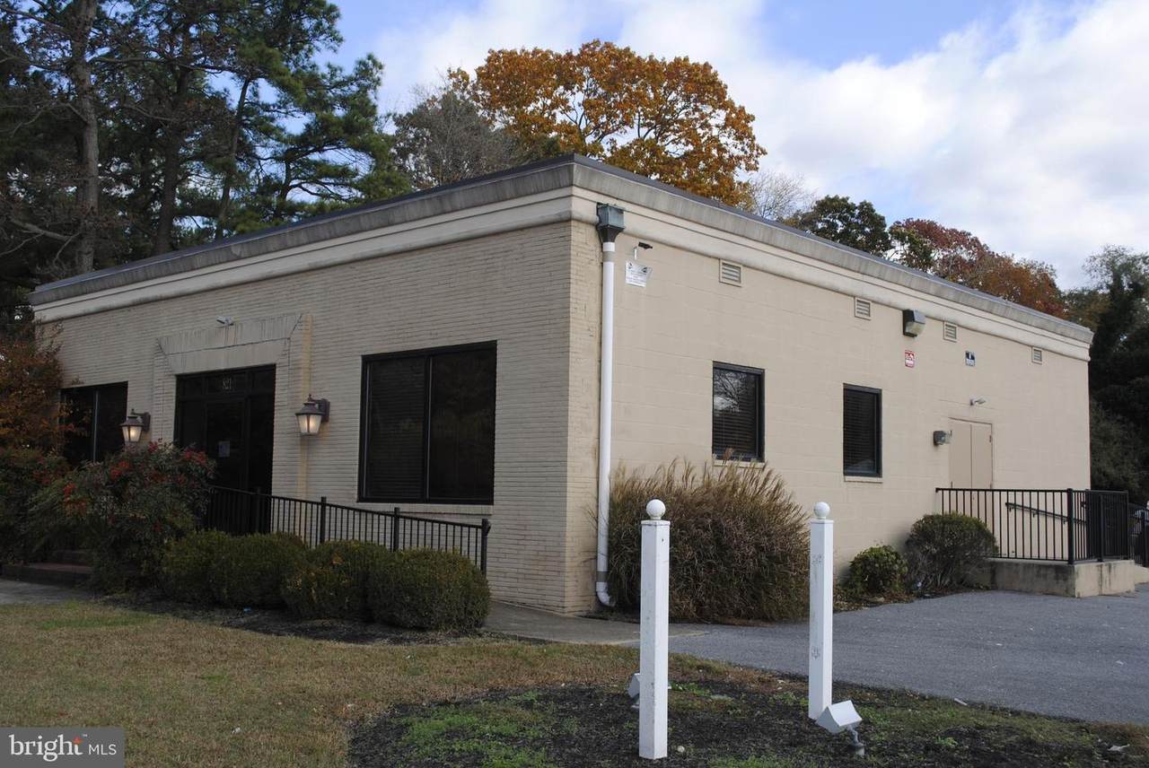 821 West Road - Photo 1