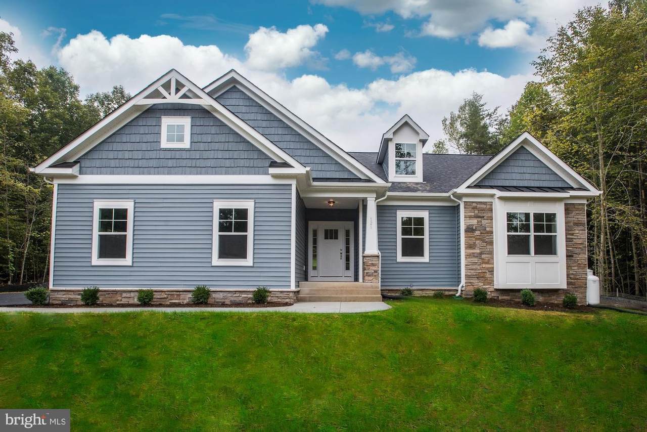121 Pinewood Road - Photo 1