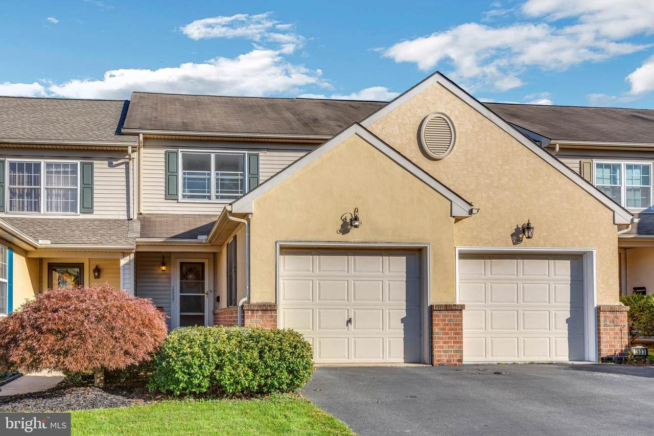 1537 Queen Lane - Photo 1