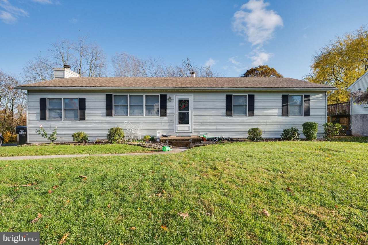 906 Colonial Drive - Photo 1