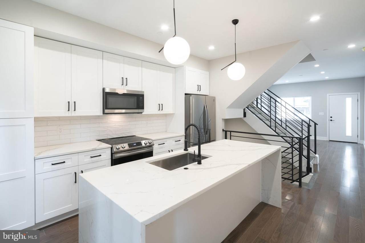 1910 Monument Street - Photo 1