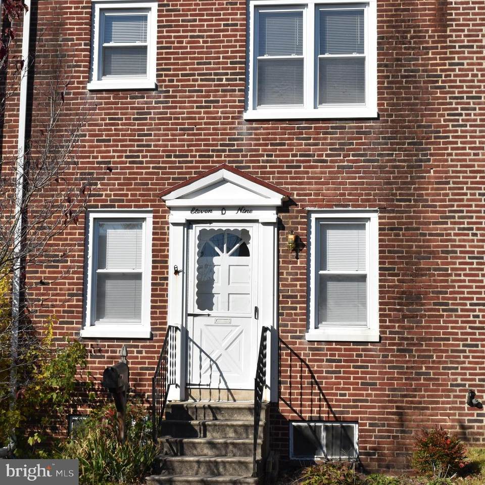1109 Coyne Place - Photo 1
