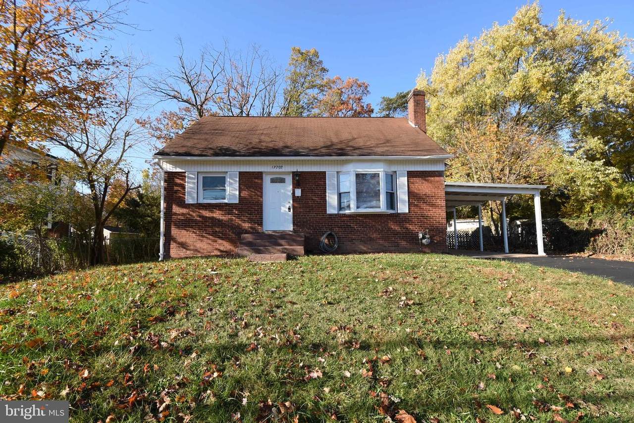 13702 Botts Avenue - Photo 1