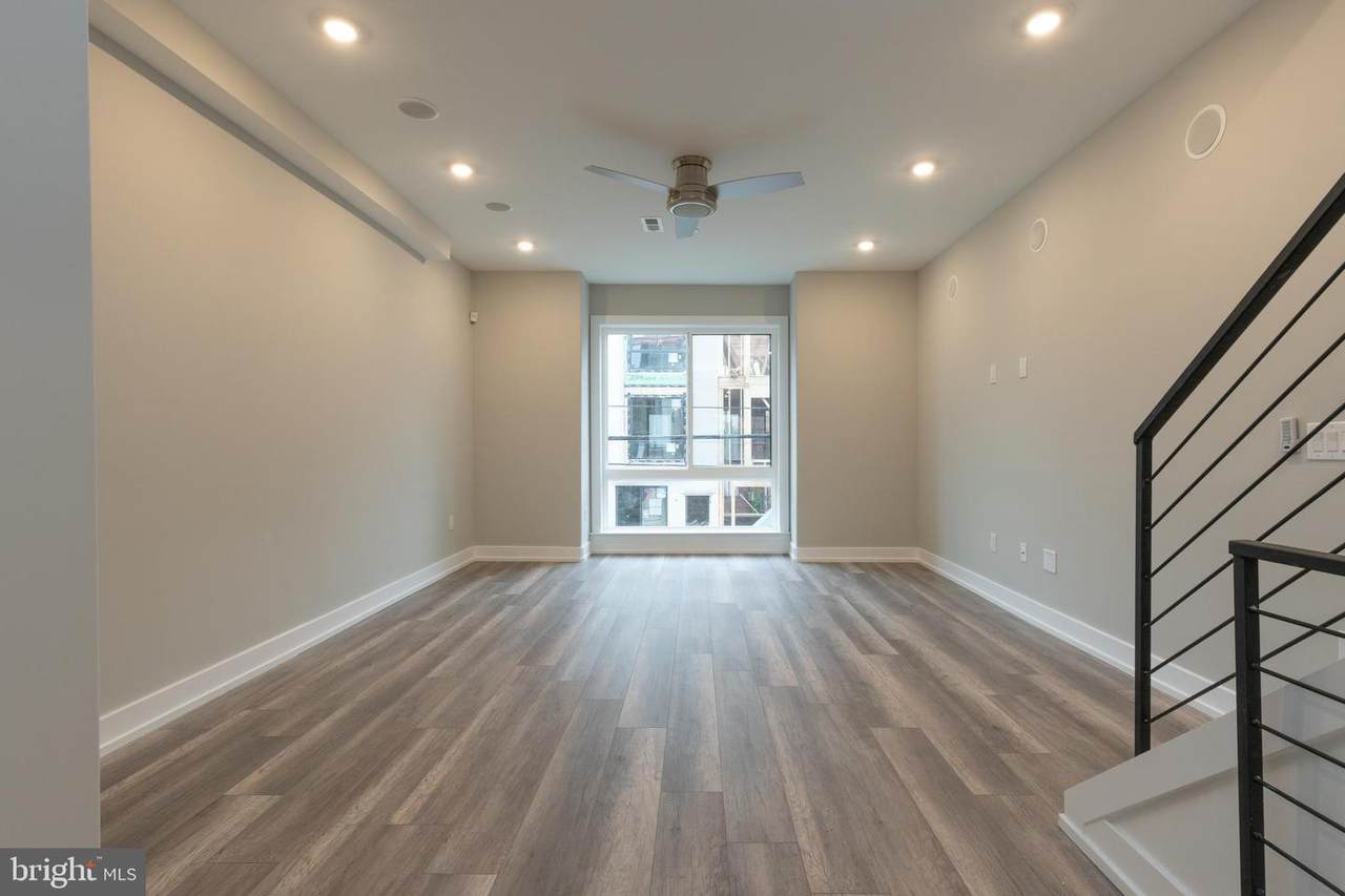 135 Huntingdon Street - Photo 1