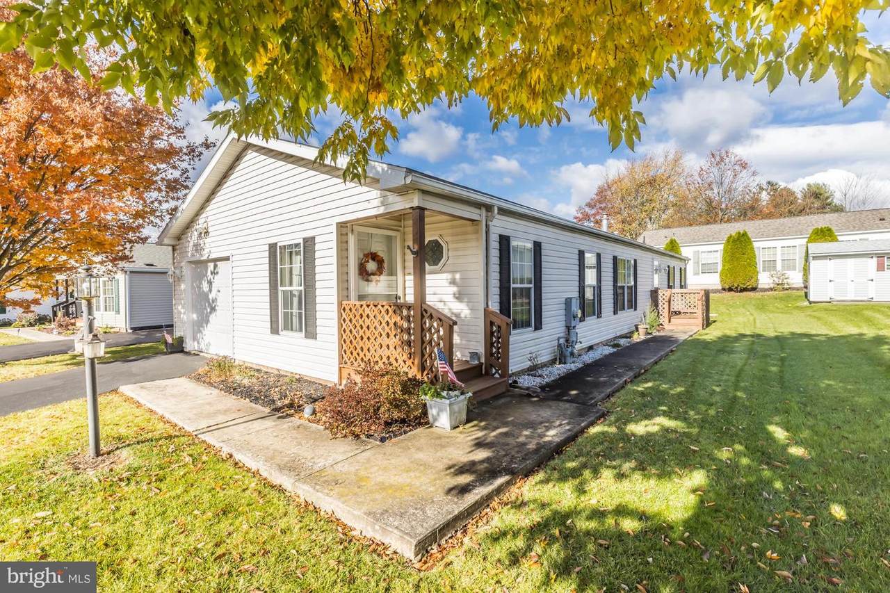 609 Village Way - Photo 1