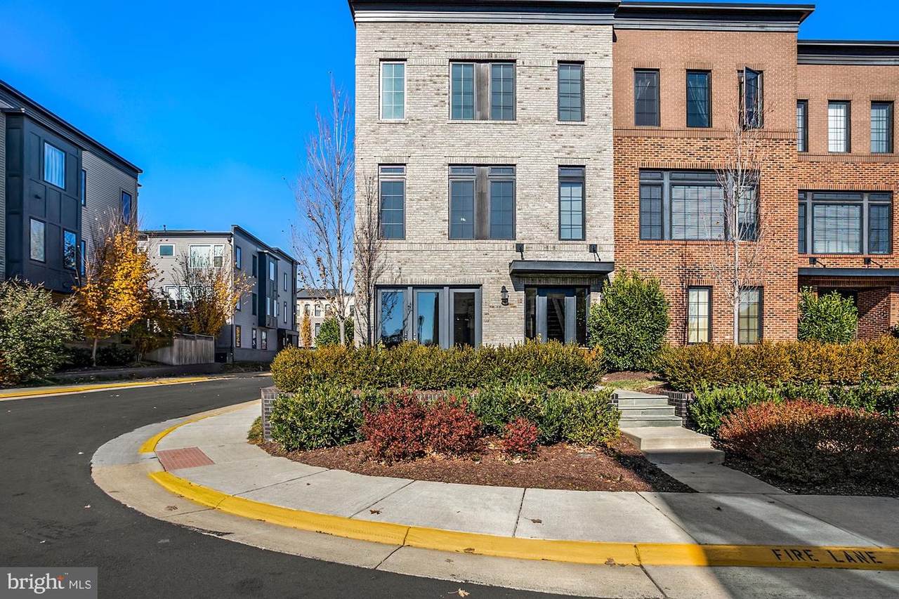23110 Lavallette Square - Photo 1