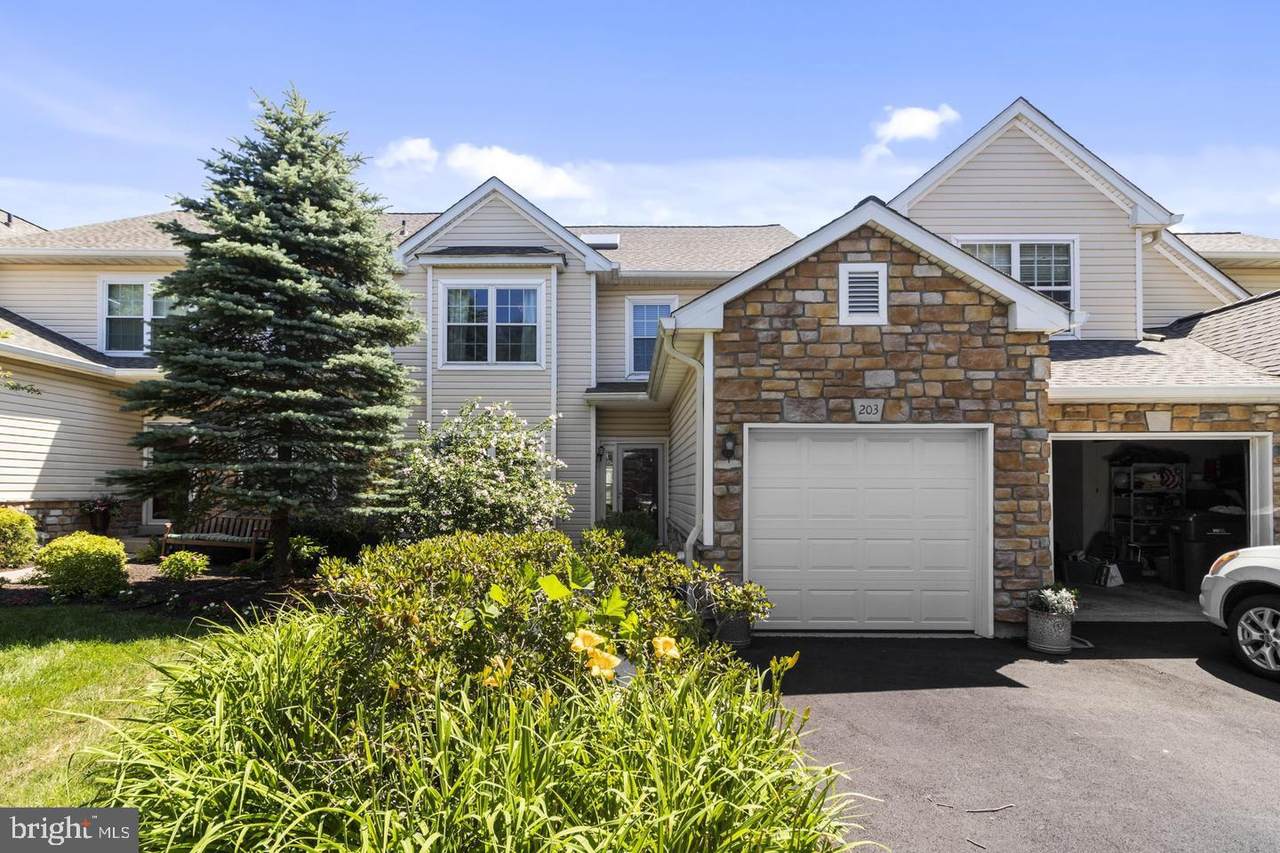 203 Canterbury Court - Photo 1