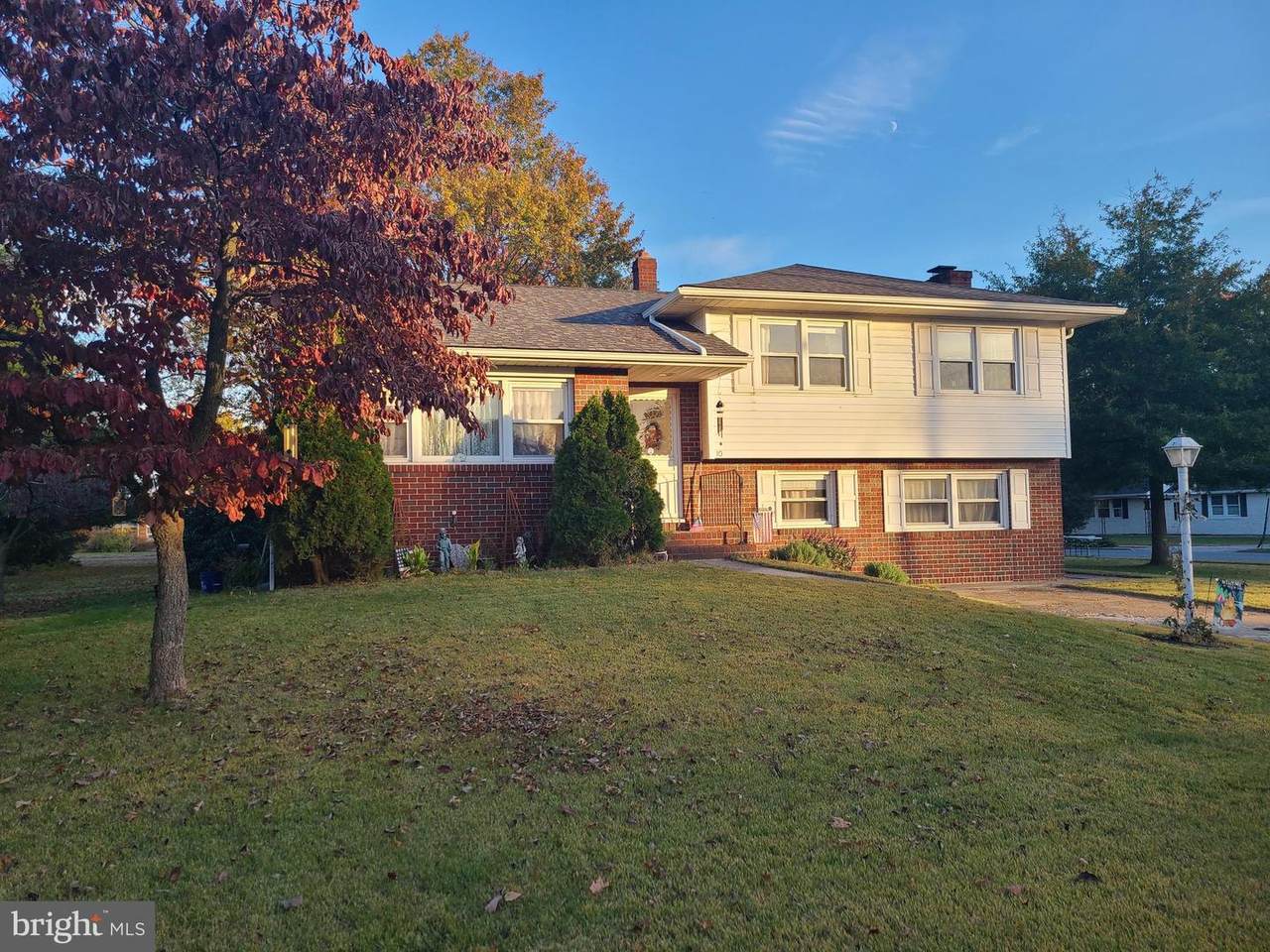 10 Grace Avenue - Photo 1