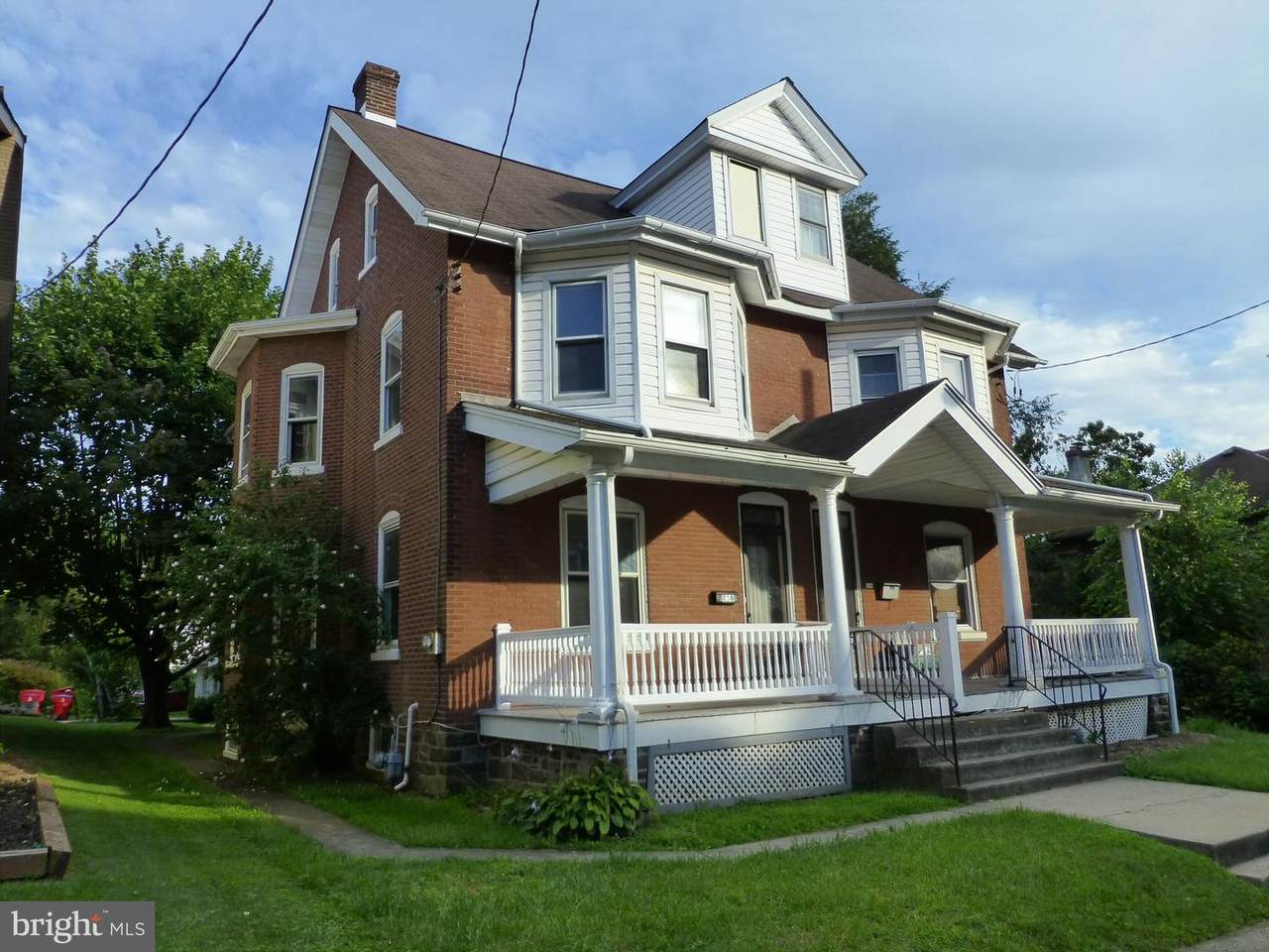 218 Noble Street - Photo 1