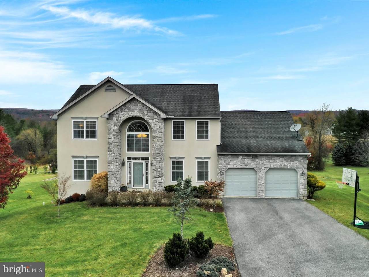 3040 Ridgeview Drive - Photo 1