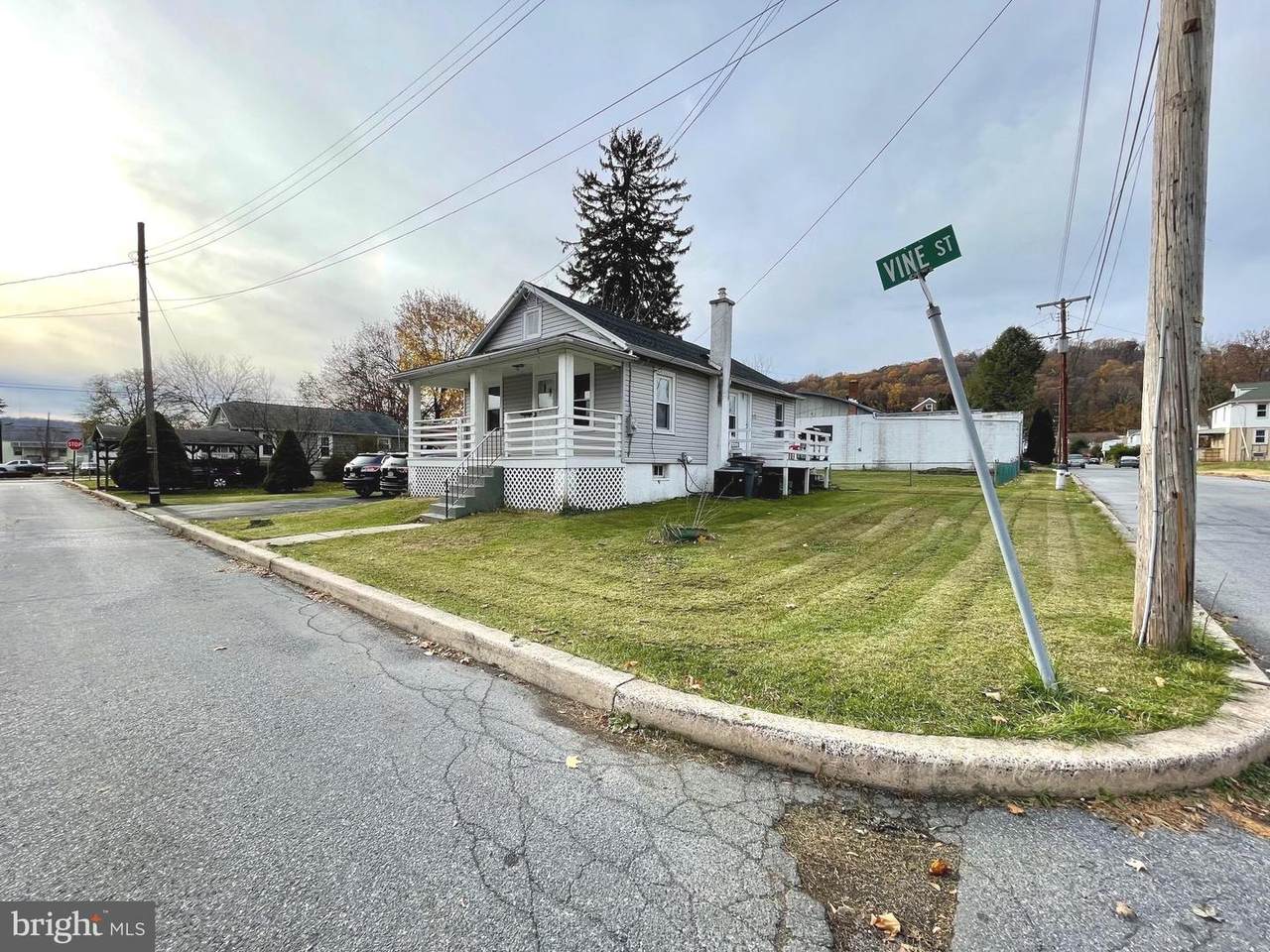 1409 Vine Street - Photo 1