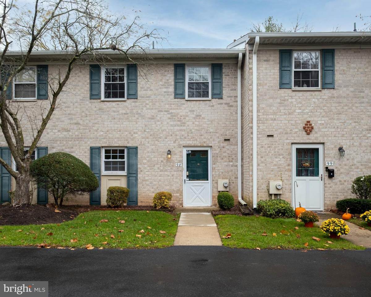 98 Hampstead Drive - Photo 1