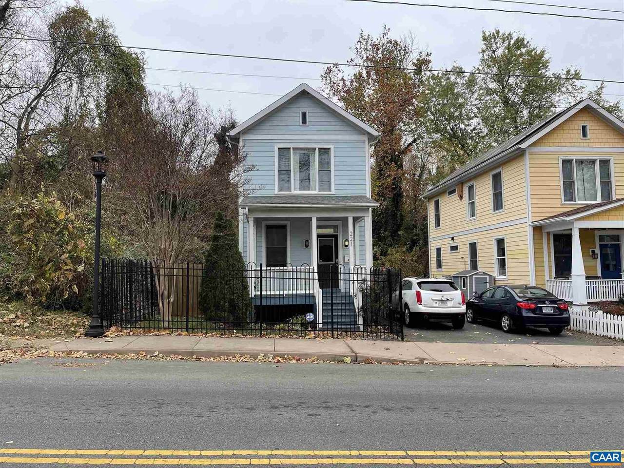 221 10TH ST - Photo 1