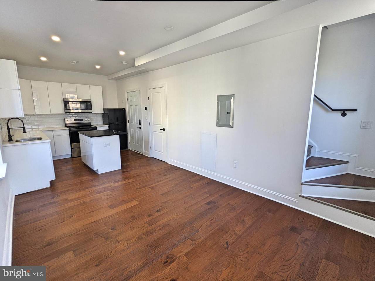 835-837 Corinthian Avenue - Photo 1