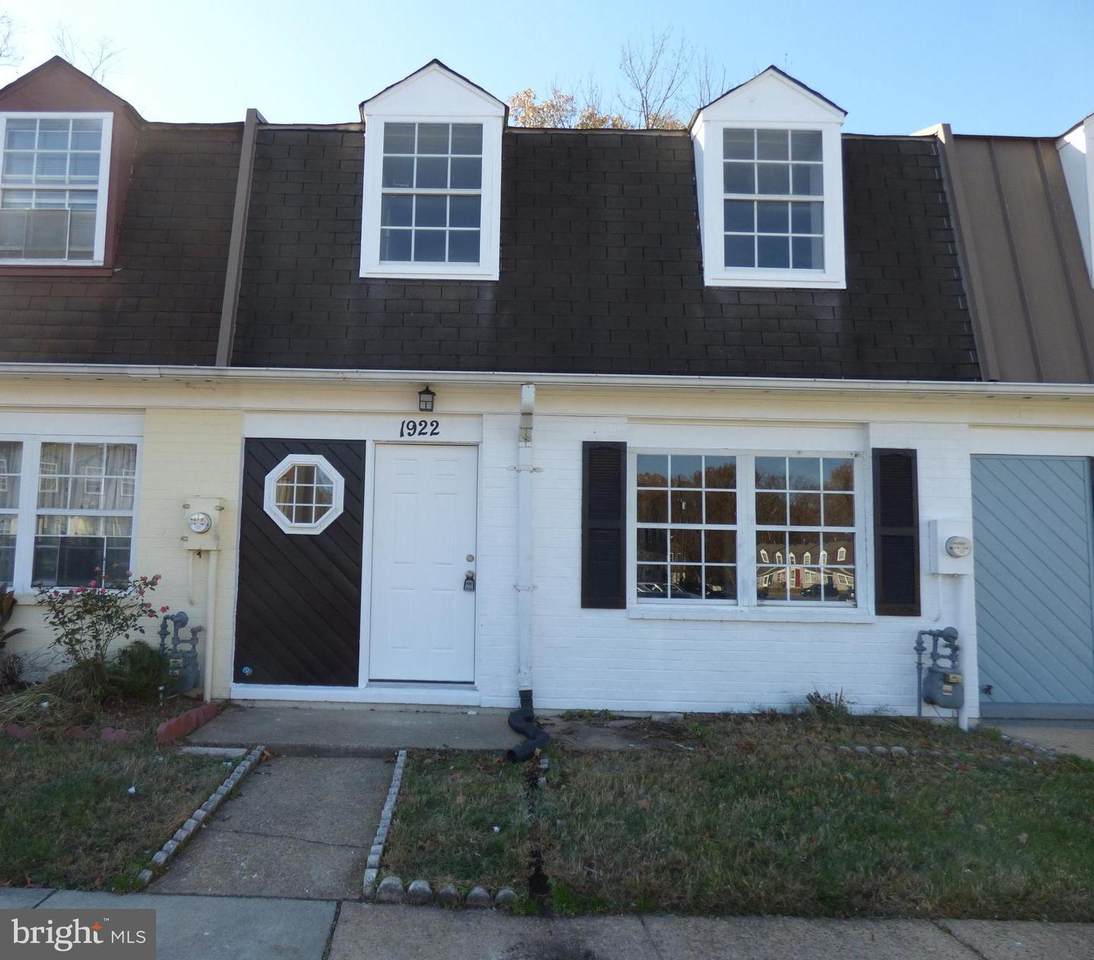 1922 Village Green Drive - Photo 1