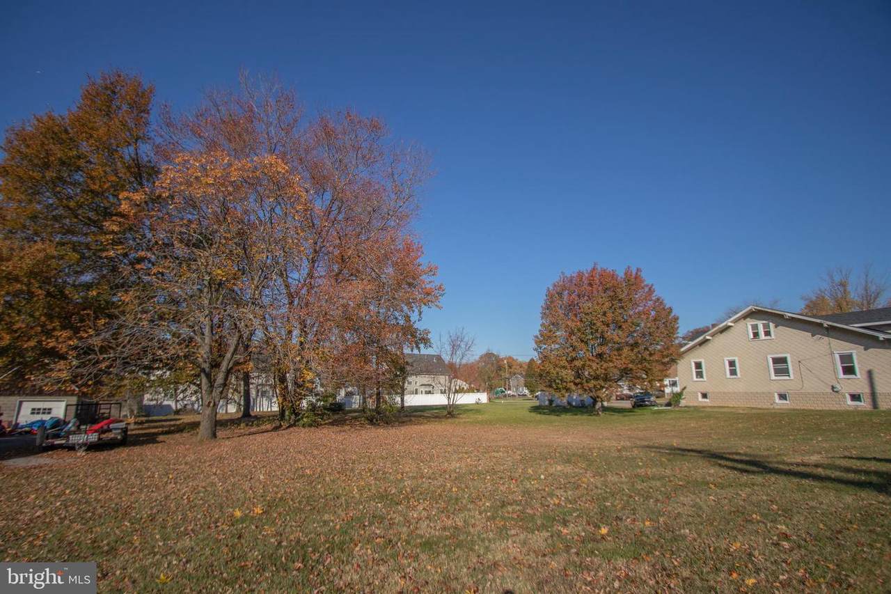 821 Essex Avenue - Photo 1