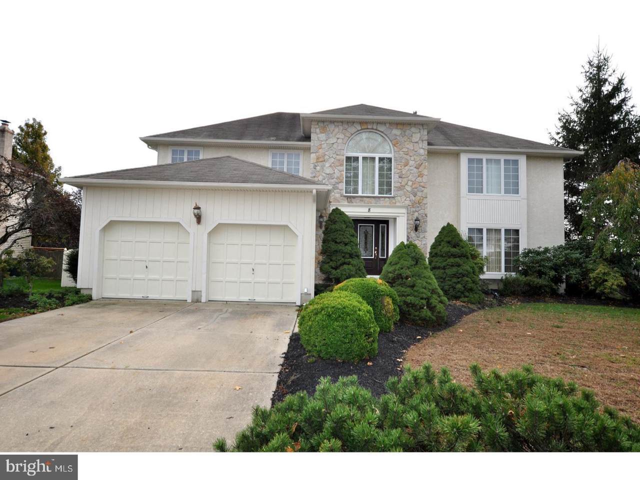 8 Patrick Henry Drive - Photo 1