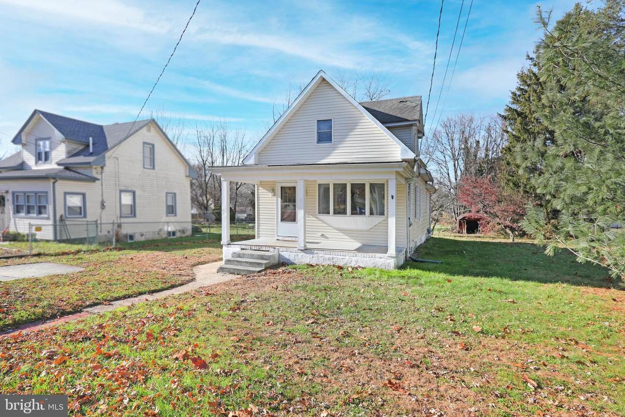 636 Venetia Avenue - Photo 1