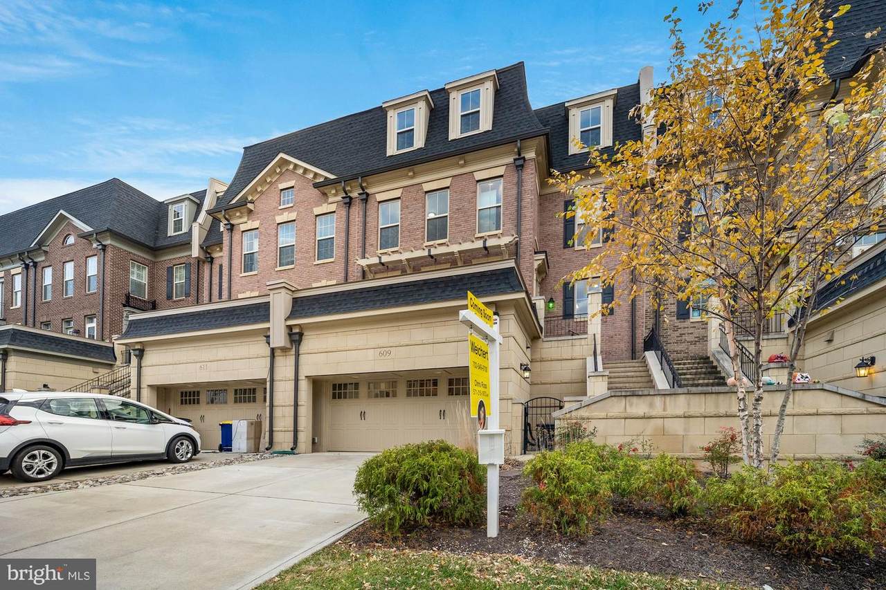 609 Fair Winds Way - Photo 1