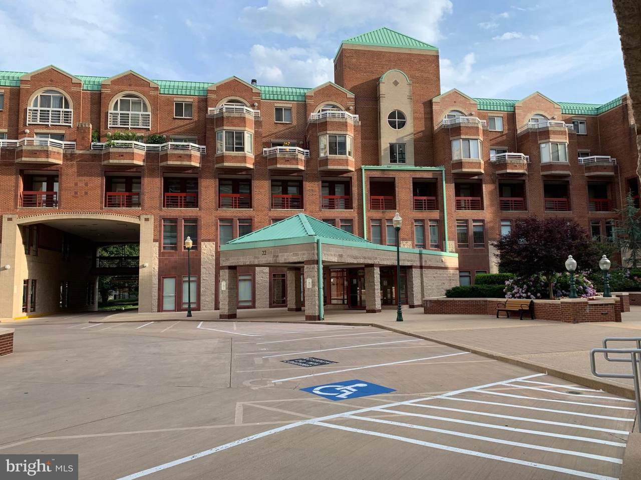 22 Courthouse Square - Photo 1