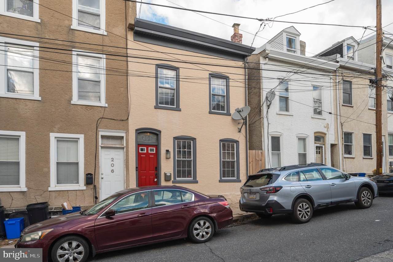 208 Baldwin Street - Photo 1