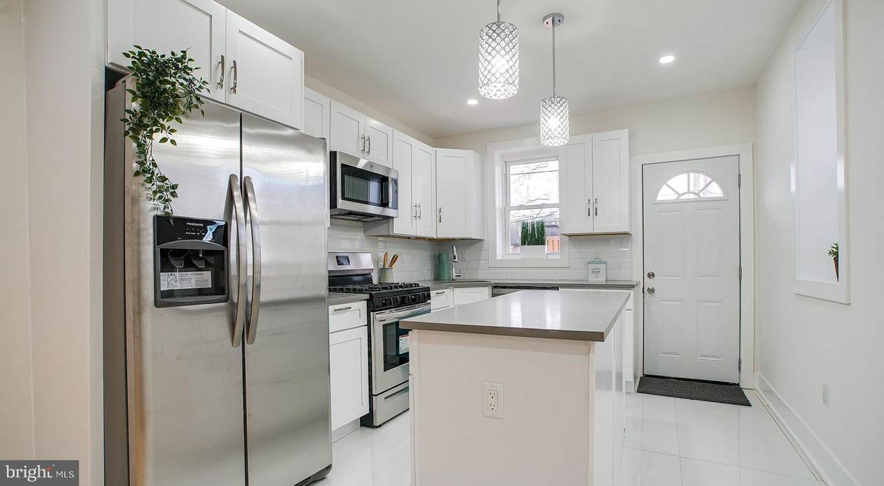 5541 Florence Avenue - Photo 1