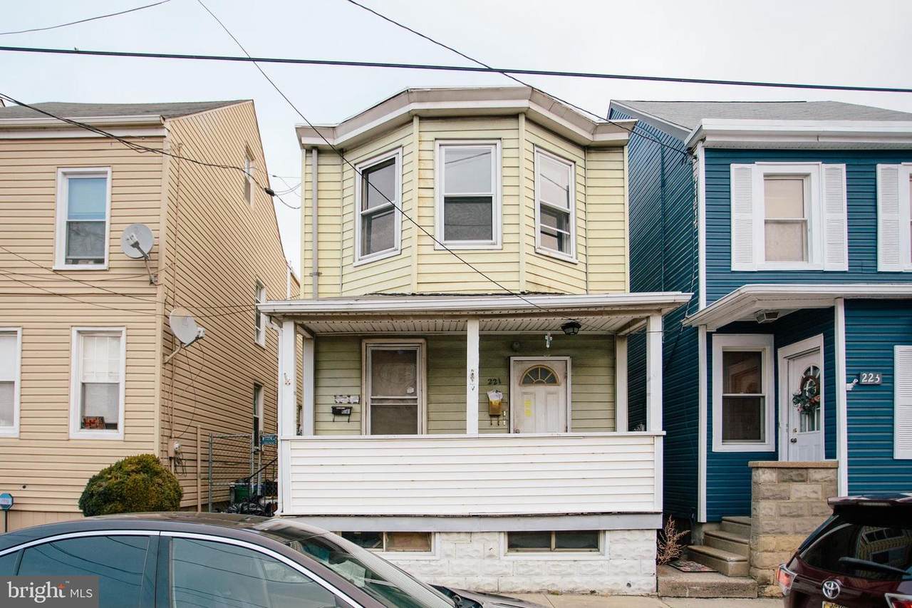 221 Warren Street - Photo 1