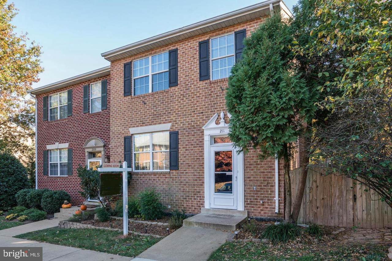 211 Beacon Drive - Photo 1