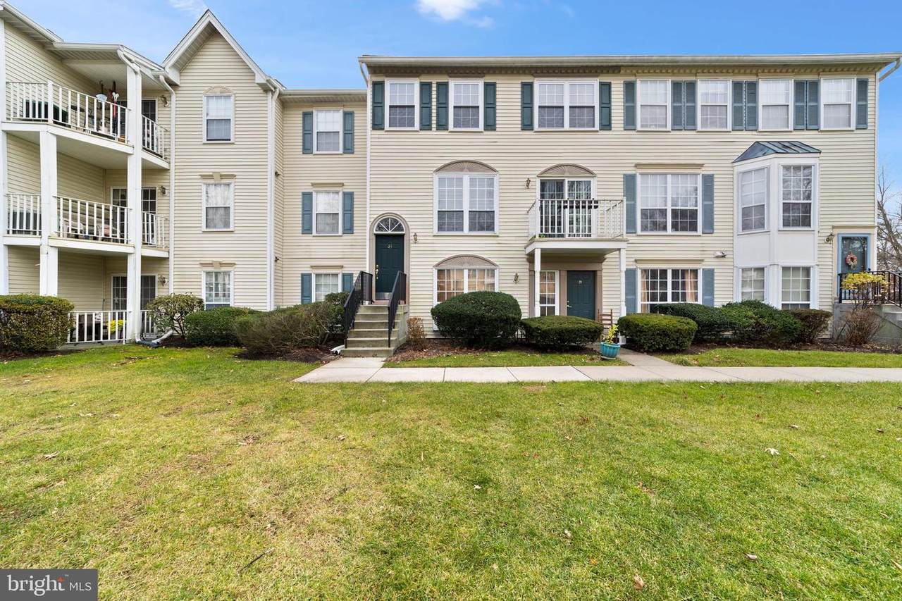 31 Versailles Court - Photo 1
